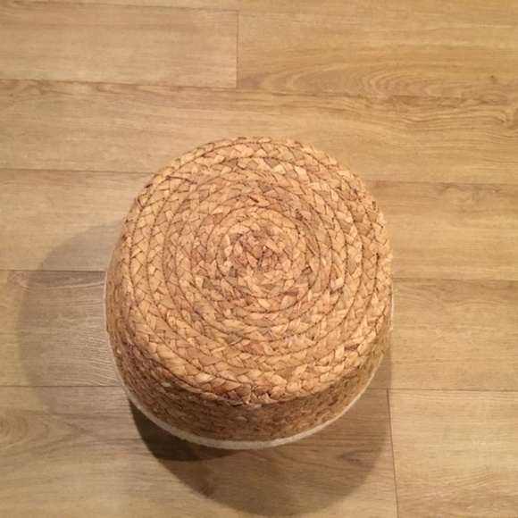 Small Natural Basket With Handles - Picture 6 of 6